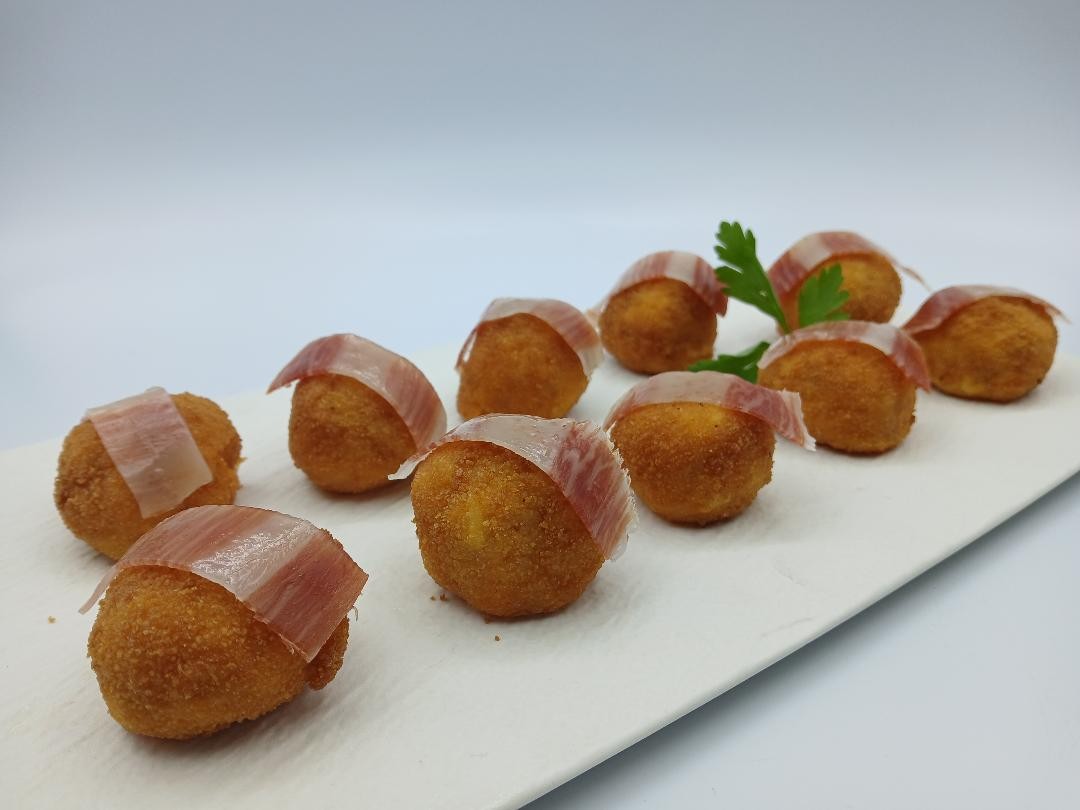 Croquetas de salmorejo 