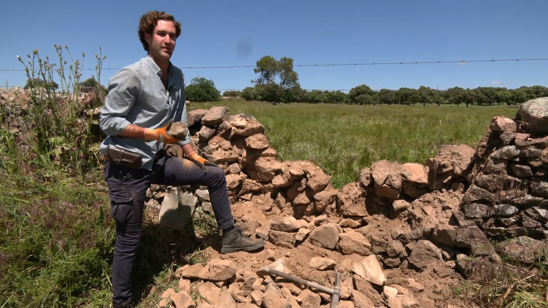 Muros de piedra seca de Los Pedroches y laguna de Medina